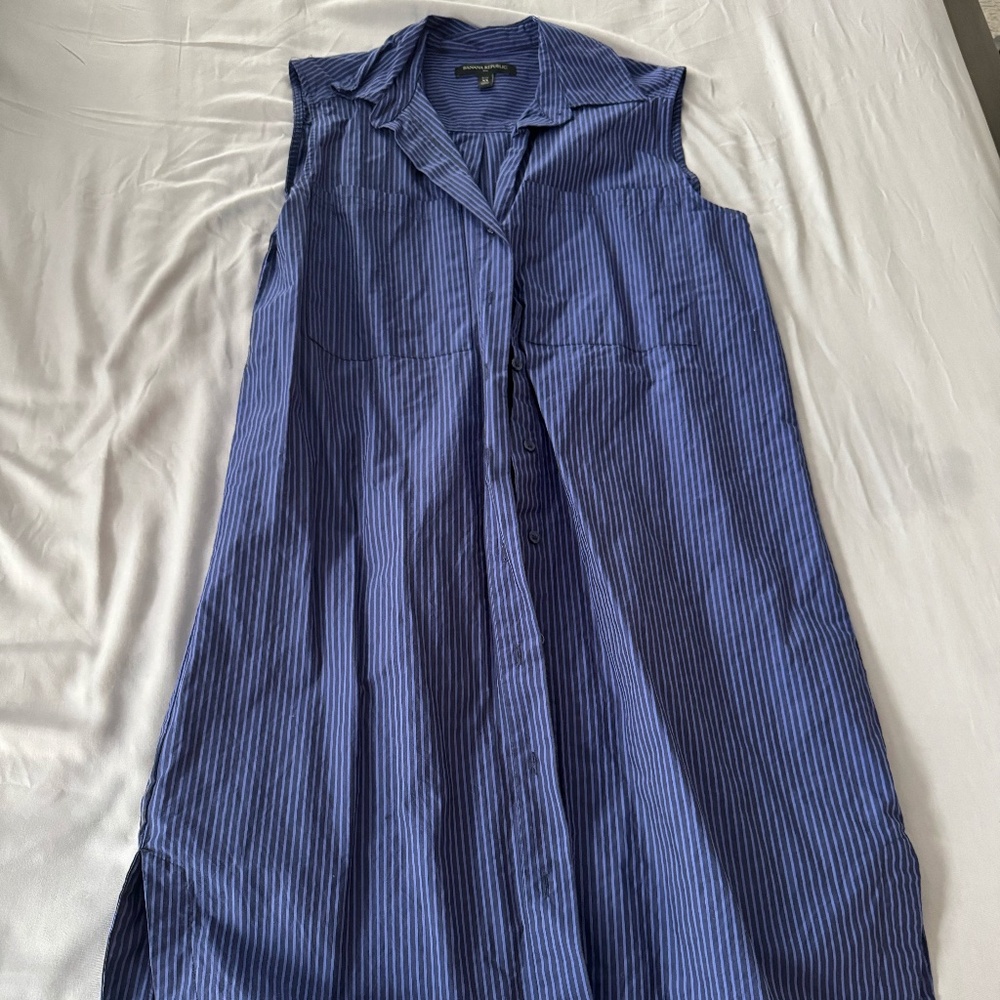 Sleeveless blue shirt dress